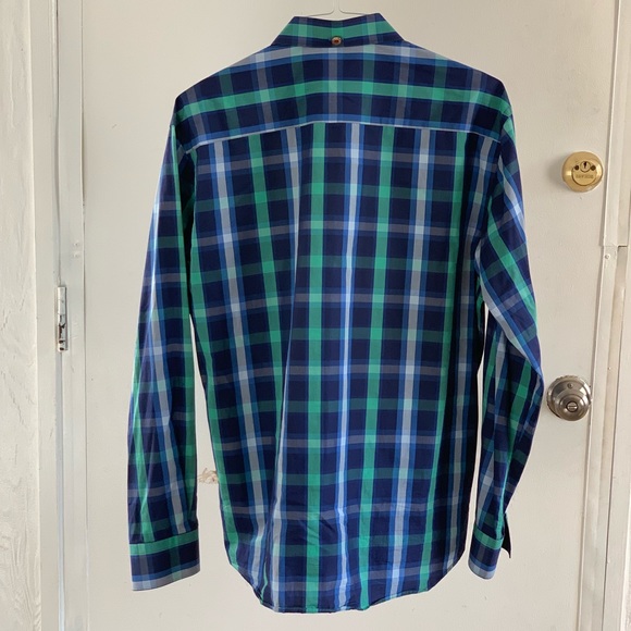 Elegant Casual Button Down Shirt - Picture 4 of 5